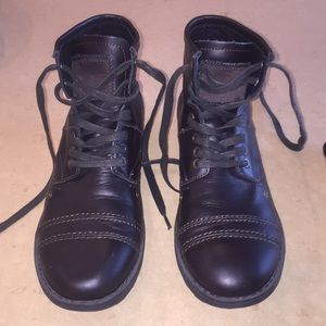 Men’s brown Levi’s leather boots good EUC